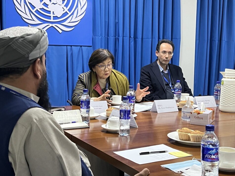 UN special envoy Roza Otunbayeva met with local interlocutors in Mazar-i-Sharif during her two-day visit to Afghanistan's north. (UN photo: Tilak Pokharel/UNAMA)