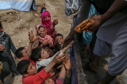Children in Baghlan reaching out for food aid amidst the catastrophic floods that have displaced 40,000 children and affected 80,000 people. Baghlan Floods