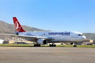 The image shows the Turkish Airlines plane that landed at Kabul Airport on Tuesday, marking the resumption of flights between Istanbul and Kabul after several years of suspension.